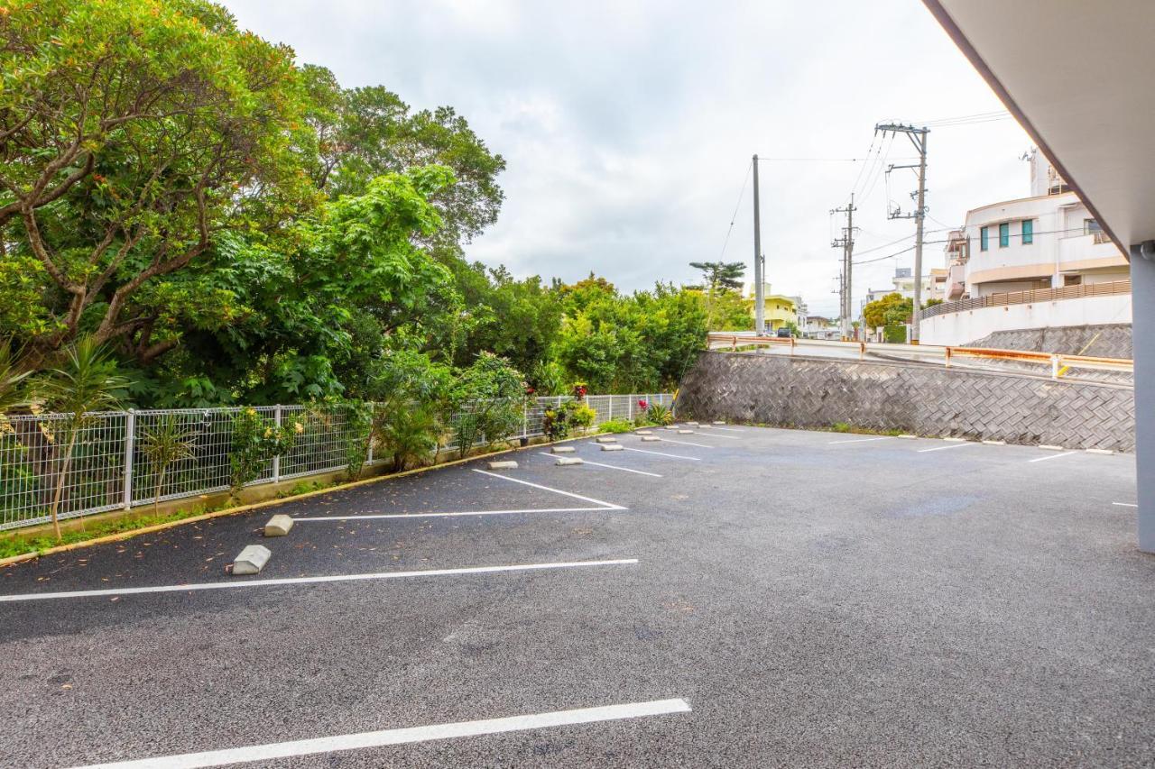 Mr. Kinjo In Matabee Aparthotel Okinawa Exterior foto